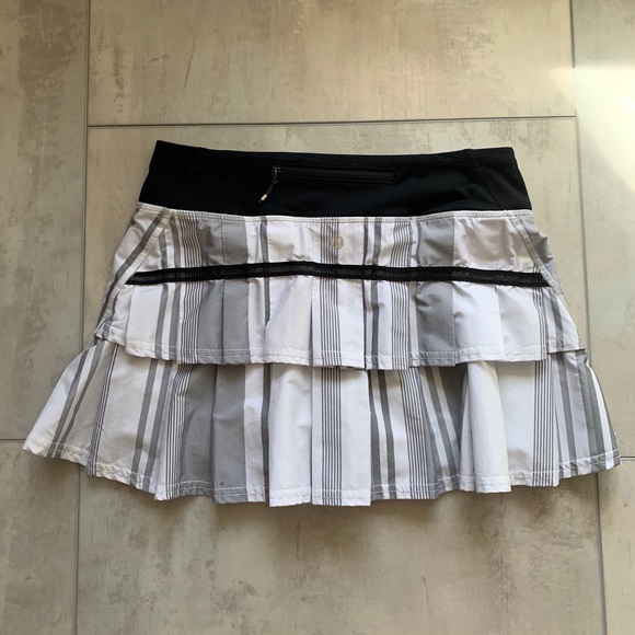 Lululemon tennis skirt - Picture 2 of 4